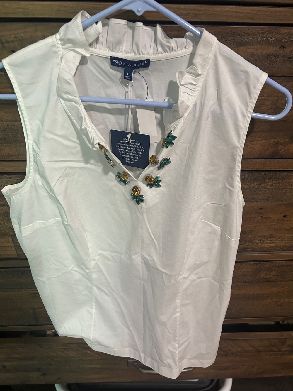 Talbots Poplin Pineapple V-Neck Shell with Gemstone. Golf. Country club. Resort